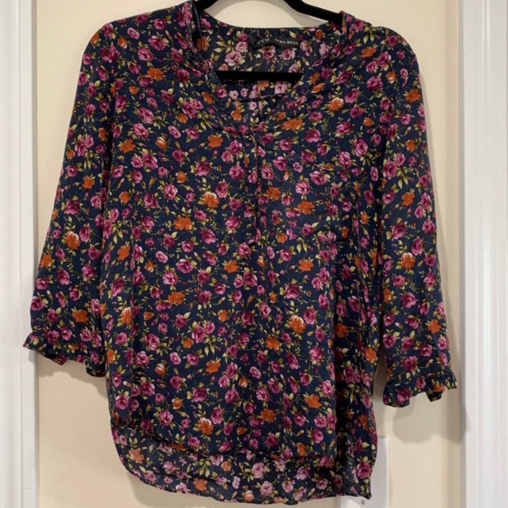 Zara Basics floral blouse. 100% viscose. medium